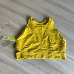 💛All in Motion sports bra top💛